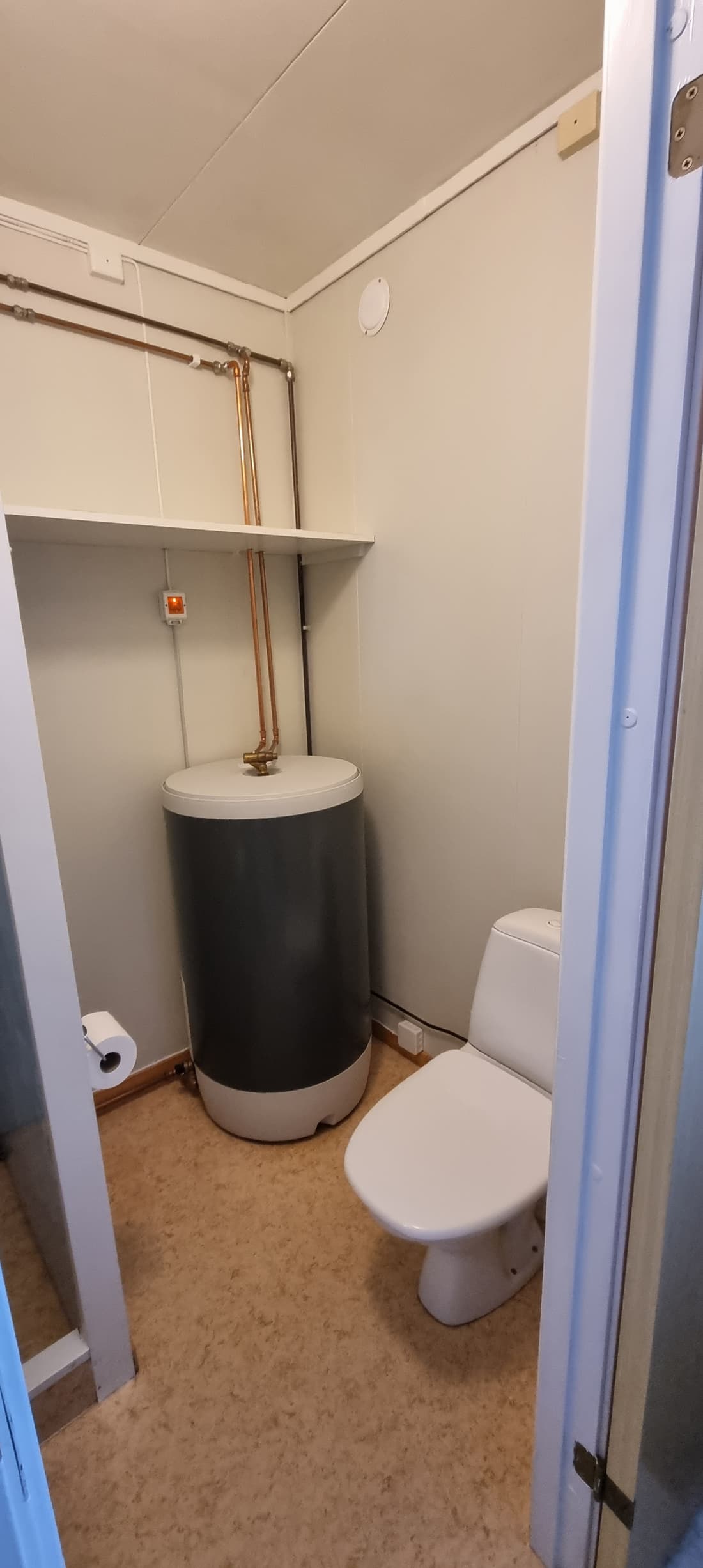 WC in Hütte 5 mit Warmwasserspeicher